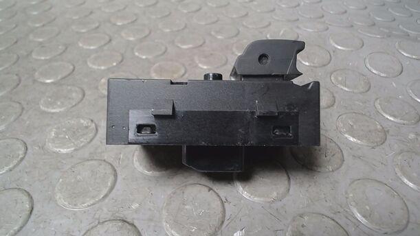Foto: FENSTERHEBERSCHALTER HINTEN eines Opel Mokka 1.4 Turbo ecoFLEX Start/Stop SX