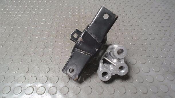 Foto: MOTORHALTERUNG LINKS ( GETRIEBESEITE ) eines Opel Mokka 1.4 Turbo ecoFLEX Start/Stop SX