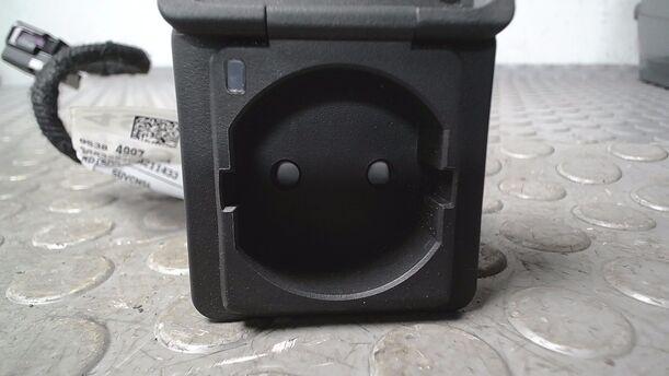 Foto: STECKDOSE 230V/ ZUBEHÖRSTECKDOSE HINTEN eines Opel Mokka 1.4 Turbo ecoFLEX Start/Stop SX