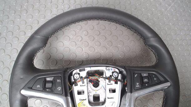 Foto: LEDERLENKRAD ( OHNE AIRBAG ) eines Opel Mokka 1.4 Turbo ecoFLEX Start/Stop SX