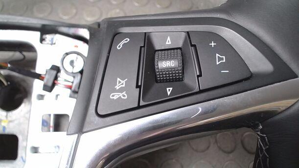 Foto: LEDERLENKRAD ( OHNE AIRBAG ) eines Opel Mokka 1.4 Turbo ecoFLEX Start/Stop SX