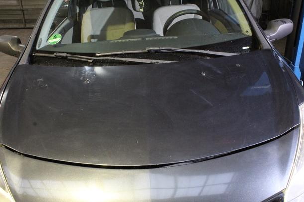 Foto: MOTORHAUBE eines Renault Clio 1.5 dCi SX