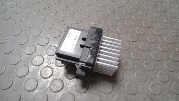 Foto: WIDERSTAND HEIZUNGSGEBLÄSE eines Opel Mokka 1.4 Turbo ecoFLEX Start/Stop SX