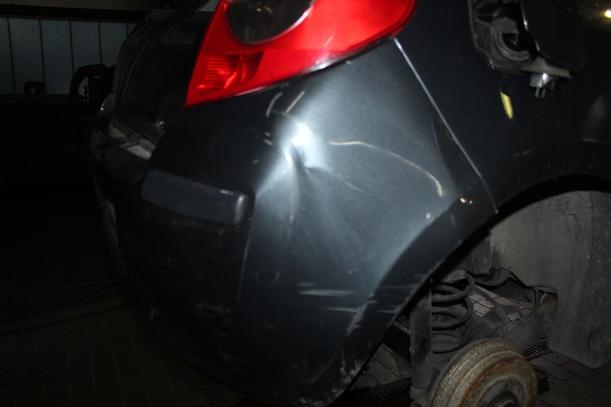 Foto: STOSSFÄNGER / STOSSSTANGE HINTEN eines Renault Clio 1.5 dCi SX