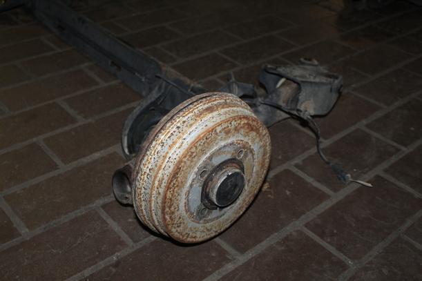 Foto: HINTERACHSE  / HINTERACHSTRÄGER eines Renault Clio 1.5 dCi SX