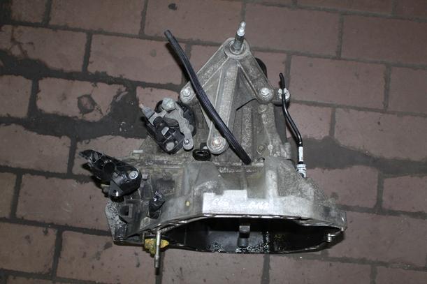 Foto: SCHALTGETRIEBE 5-GANG (UNGEPRÜFT) JR5124 eines Renault Clio 1.5 dCi SX