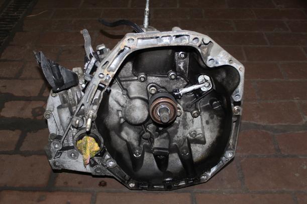 Foto: SCHALTGETRIEBE 5-GANG (UNGEPRÜFT) JR5124 eines Renault Clio 1.5 dCi SX