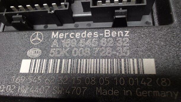 Foto: SICHERUNGSKASTEN / STEUERGERÄT ZENTRALELEKTRONIK eines Mercedes-Benz B 180 CDI SX