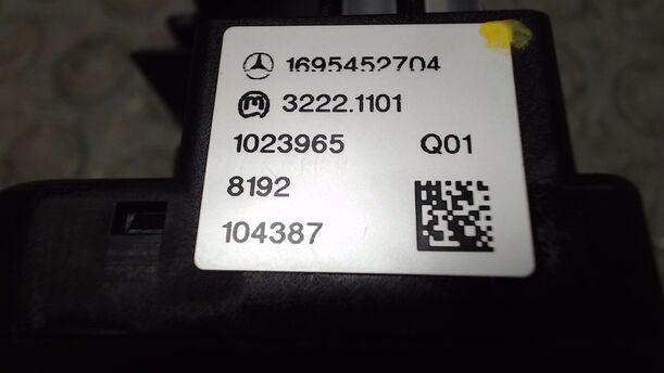 Foto: LICHTSCHALTER eines Mercedes-Benz B 180 CDI SX