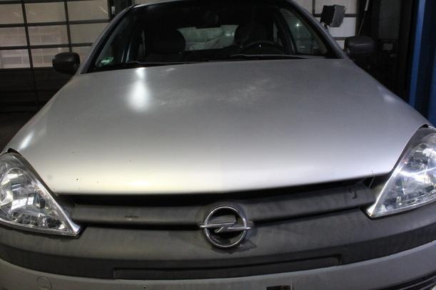 Foto: MOTORHAUBE ( LACKIERUNGSBEDÜRFTIG ) eines Opel Corsa 1.0 12V SX