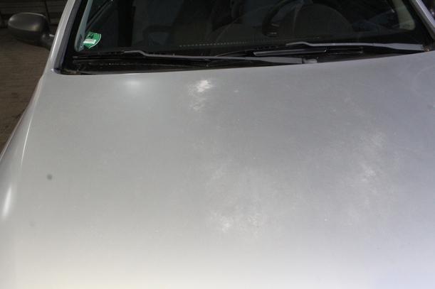 Foto: MOTORHAUBE ( LACKIERUNGSBEDÜRFTIG ) eines Opel Corsa 1.0 12V SX
