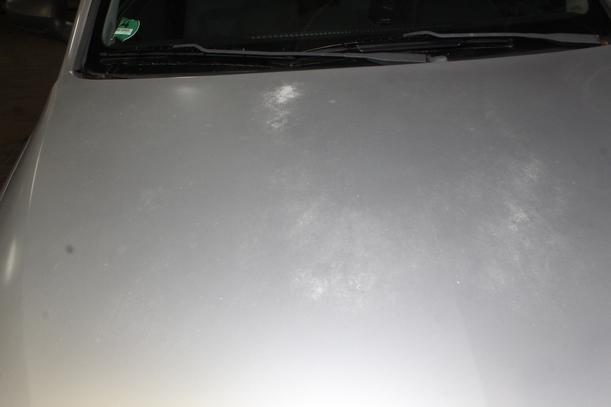 Foto: MOTORHAUBE ( LACKIERUNGSBEDÜRFTIG ) eines Opel Corsa 1.0 12V SX