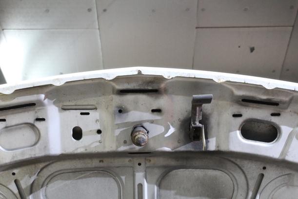 Foto: MOTORHAUBE ( LACKIERUNGSBEDÜRFTIG ) eines Opel Corsa 1.0 12V SX