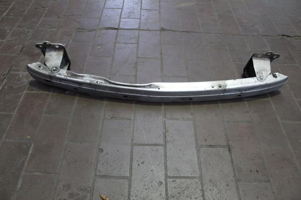 Foto: VERSTÄRKUNG VORN eines Opel Corsa 1.0 12V SX