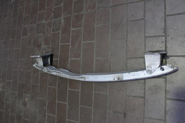Foto: VERSTÄRKUNG VORN eines Opel Corsa 1.0 12V SX