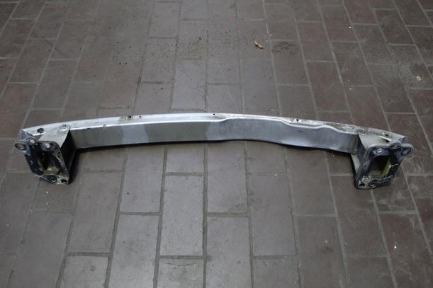 Foto: VERSTÄRKUNG VORN eines Opel Corsa 1.0 12V SX