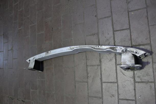Foto: VERSTÄRKUNG VORN eines Opel Corsa 1.0 12V SX