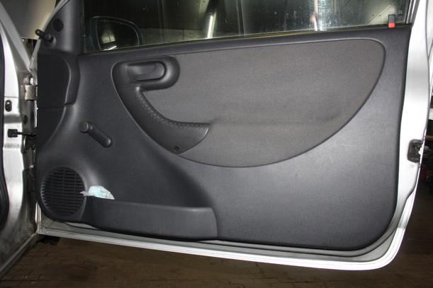 Foto: TÜR RECHTS ( 2/3 TÜRER ) eines Opel Corsa 1.0 12V SX