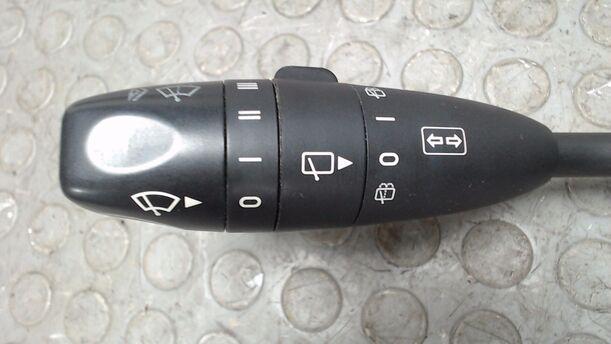 Foto: BLINKSCHALTER / KOMBISCHALTER eines Mercedes-Benz B 180 CDI SX