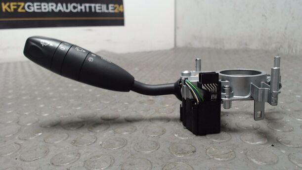 Foto: BLINKSCHALTER / KOMBISCHALTER eines Mercedes-Benz B 180 CDI SX