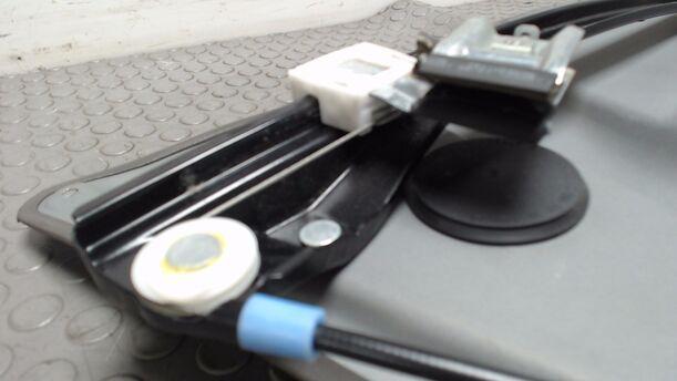 Foto: FENSTERHEBER VORN LINKS ELEKTRISCH eines Mercedes-Benz B 180 CDI SX