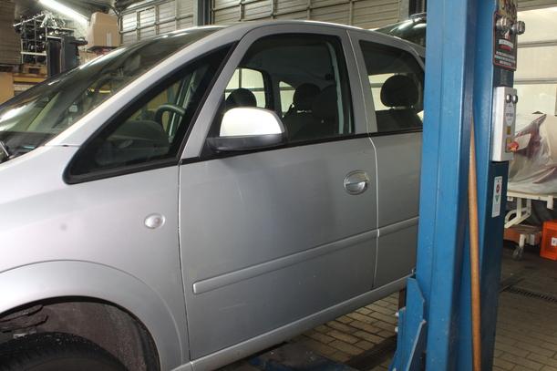 Foto: TÜR VORN LINKS eines Opel Meriva 1.6 16V SX