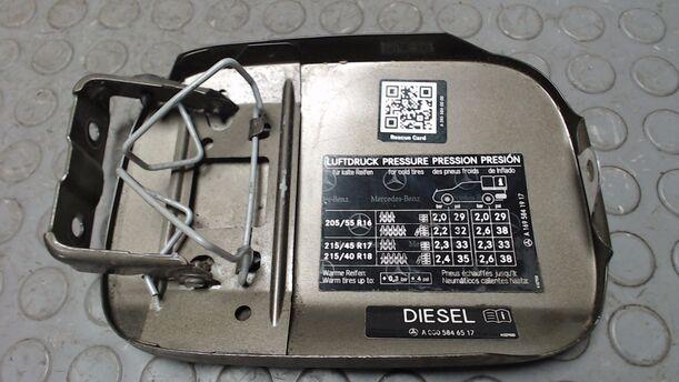 Foto: TANKKLAPPE / TANKDECKEL eines Mercedes-Benz B 180 CDI SX