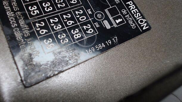 Foto: TANKKLAPPE / TANKDECKEL eines Mercedes-Benz B 180 CDI SX