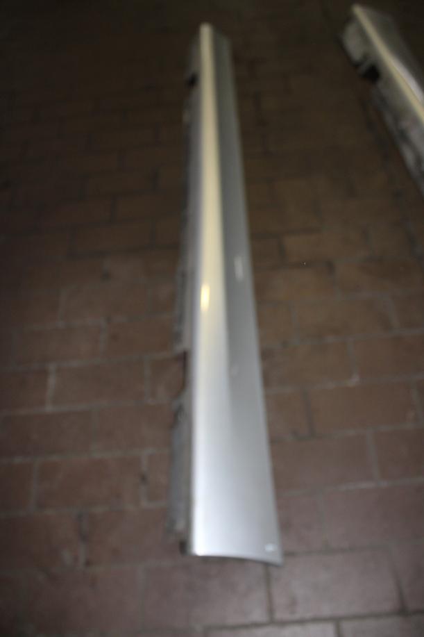 Foto: SCHWELLERBLENDE LINKS KOMBI) eines BMW 320d DPF Touring SX