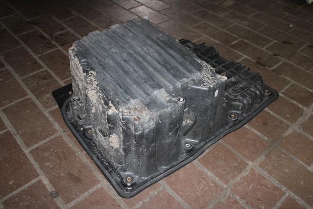 Foto: ABLAGEWANNE GEPÄCKRAUMBODEN eines BMW 320d DPF Touring SX