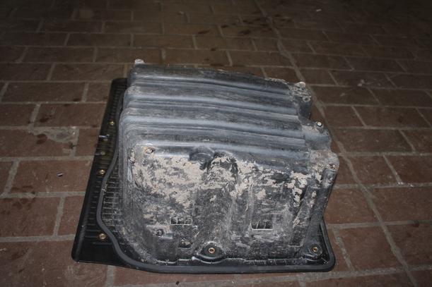 Foto: ABLAGEWANNE GEPÄCKRAUMBODEN eines BMW 320d DPF Touring SX