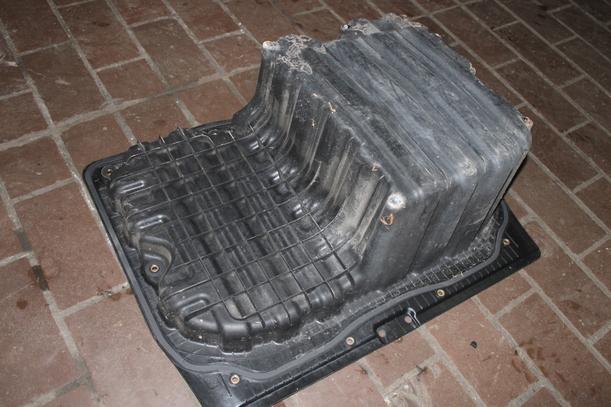 Foto: ABLAGEWANNE GEPÄCKRAUMBODEN eines BMW 320d DPF Touring SX