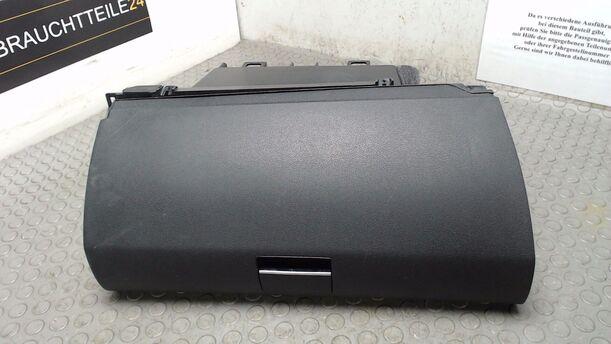 Foto: HANDSCHUHFACH eines Mercedes-Benz B 180 CDI SX
