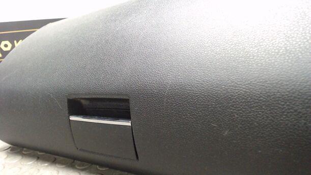 Foto: HANDSCHUHFACH eines Mercedes-Benz B 180 CDI SX