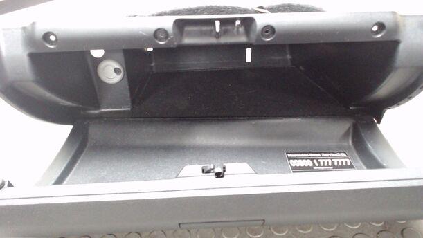 Foto: HANDSCHUHFACH eines Mercedes-Benz B 180 CDI SX