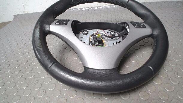 Foto: LEDERLENKRAD ( OHNE AIRBAG/ ZUM NEU BEZIEHEN ) eines BMW 116i SX