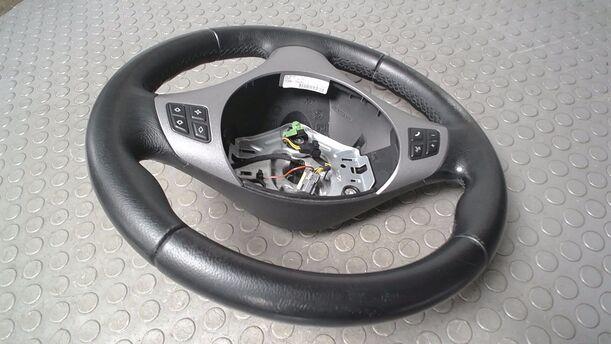 Foto: LEDERLENKRAD ( OHNE AIRBAG/ ZUM NEU BEZIEHEN ) eines BMW 116i SX