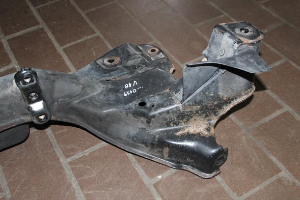 Foto: VORDERACHSTRÄGER / ACHSE VORN eines Volvo V40 1.9 D SX