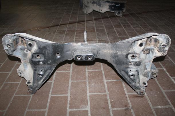 Foto: VORDERACHSTRÄGER / ACHSE VORN eines Volvo V40 1.9 D SX