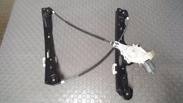Foto: FENSTERHEBER ELEKTRISCH VORN LINKS ( 4/5 TÜRER ) eines BMW 116i GL