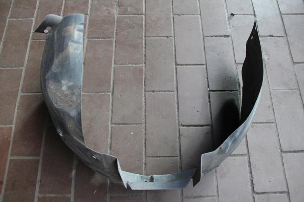 Foto: RADHAUSSCHALE/ INNENRADHAUS VORN LINKS eines Opel Corsa 1.0 12V GL