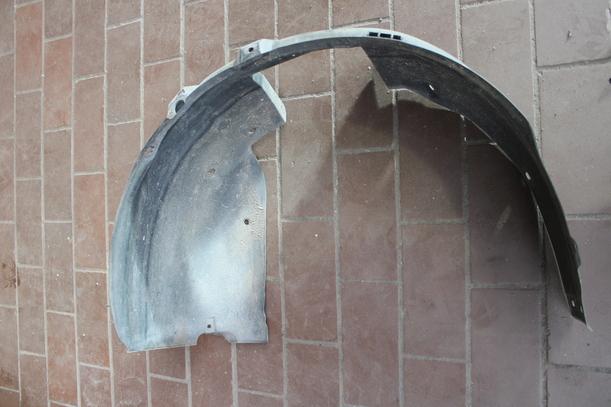 Foto: RADHAUSSCHALE/ INNENRADHAUS VORN LINKS eines Opel Corsa 1.0 12V GL