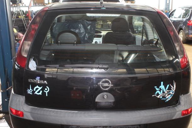 Foto: HECKKLAPPE/ HECKDECKEL eines Opel Corsa 1.0 12V GL