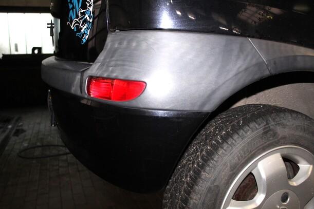 Foto: STOSSFÄNGER/ STOßSTANGE HINTEN ( VOR FACELIFT ) eines Opel Corsa 1.0 12V GL