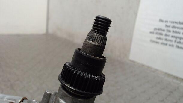 Foto: SCHEIBENWISCHERMOTOR VORN eines BMW 320d DPF Touring GL