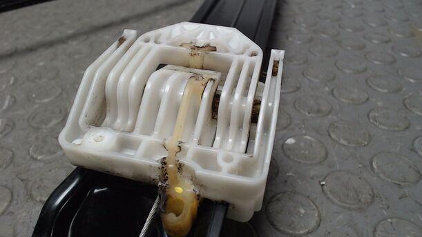 Foto: FENSTERHEBER ELEKTRISCH VORN LINKS eines BMW 320d DPF Touring GL