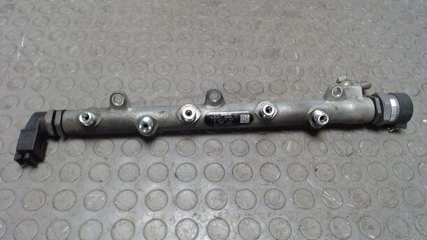 Foto: VERTEILERROHR / KRAFTSTOFFVERTEILER eines BMW 320d DPF Touring GL