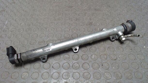 Foto: VERTEILERROHR / KRAFTSTOFFVERTEILER eines BMW 320d DPF Touring GL
