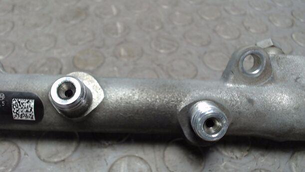 Foto: VERTEILERROHR / KRAFTSTOFFVERTEILER eines BMW 320d DPF Touring GL