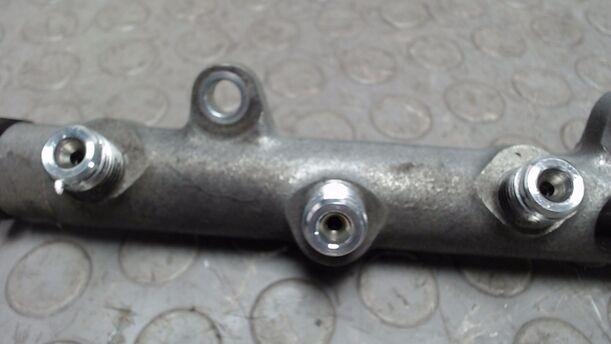 Foto: VERTEILERROHR / KRAFTSTOFFVERTEILER eines BMW 320d DPF Touring GL